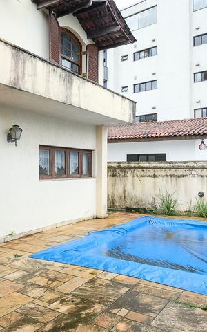 Casa à venda com 293m², 3 quartos e 5 vagasQuintal