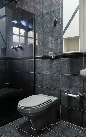 Casa à venda com 293m², 3 quartos e 5 vagasBanheiro da suíte 1