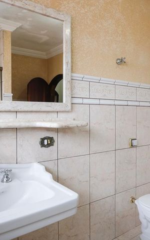 Casa à venda com 293m², 3 quartos e 5 vagasBanheiro