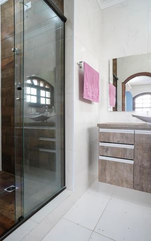 Casa à venda com 293m², 3 quartos e 5 vagasBanheiro da suíte 2