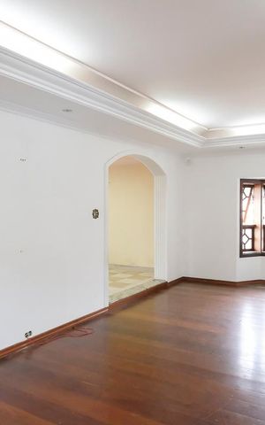 Casa à venda com 293m², 3 quartos e 5 vagasSala