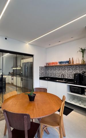 Casa de condomínio à venda com 168m², 3 quartos e 2 vagas Casa de condomínio à venda com 168m², 3 quartos e 2 vagasÁrea Gourmet