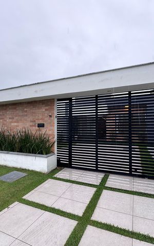 Casa de condomínio à venda com 168m², 3 quartos e 2 vagas Casa de condomínio à venda com 168m², 3 quartos e 2 vagasFachada