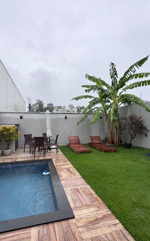Casa de condomínio à venda com 168m², 3 quartos e 2 vagas Casa de condomínio à venda com 168m², 3 quartos e 2 vagasÁrea externa
