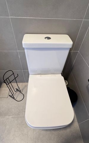 Casa de condomínio à venda com 168m², 3 quartos e 2 vagas Casa de condomínio à venda com 168m², 3 quartos e 2 vagasÁrea externa - Lavabo