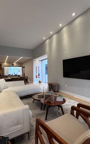 Casa de condomínio à venda com 168m², 3 quartos e 2 vagas Casa de condomínio à venda com 168m², 3 quartos e 2 vagasSala