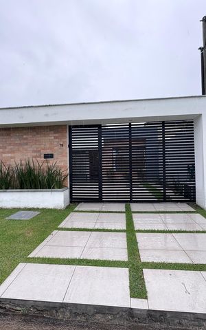 Casa de condomínio à venda com 168m², 3 quartos e 2 vagas Casa de condomínio à venda com 168m², 3 quartos e 2 vagasFachada