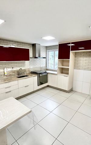 Apartamento à venda com 145m², 3 quartos e 4 vagas Apartamento à venda com 145m², 3 quartos e 4 vagasCozinha