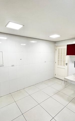 Apartamento à venda com 145m², 3 quartos e 4 vagas Apartamento à venda com 145m², 3 quartos e 4 vagasCozinha