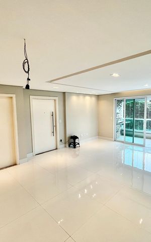 Apartamento à venda com 145m², 3 quartos e 4 vagas Apartamento à venda com 145m², 3 quartos e 4 vagasSala