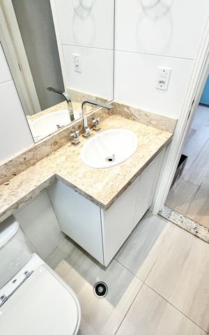 Apartamento à venda com 145m², 3 quartos e 4 vagas Apartamento à venda com 145m², 3 quartos e 4 vagasBanheiro da Suíte 2