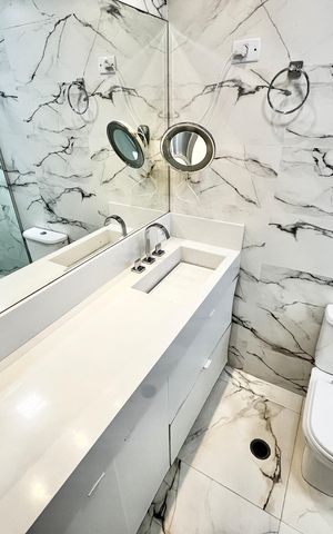 Apartamento à venda com 145m², 3 quartos e 4 vagas Apartamento à venda com 145m², 3 quartos e 4 vagasBanheiro da Suíte 1