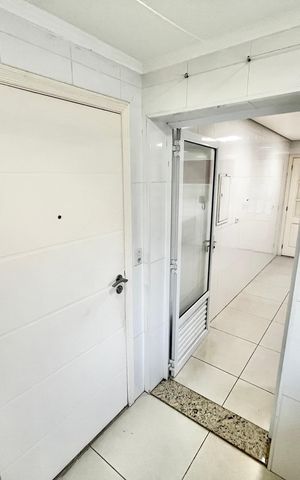 Apartamento à venda com 145m², 3 quartos e 4 vagas Apartamento à venda com 145m², 3 quartos e 4 vagasÁrea de Serviço