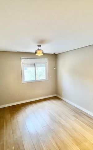 Apartamento à venda com 145m², 3 quartos e 4 vagas Apartamento à venda com 145m², 3 quartos e 4 vagasQuarto Suíte 1