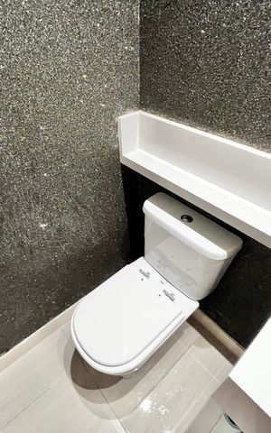 Apartamento à venda com 145m², 3 quartos e 4 vagas Apartamento à venda com 145m², 3 quartos e 4 vagasLavabo