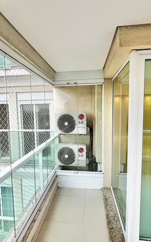 Apartamento à venda com 145m², 3 quartos e 4 vagas Apartamento à venda com 145m², 3 quartos e 4 vagasVaranda da Sala