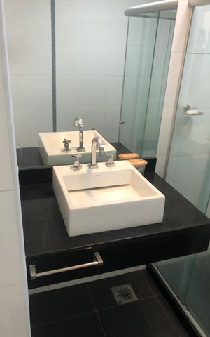 Apartamento à venda com 82m², 2 quartos e 1 vaga Apartamento à venda com 82m², 2 quartos e 1 vagaBanheiro