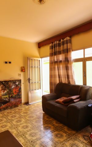 Casa à venda com 233m², 2 quartos e 2 vagas Casa à venda com 233m², 2 quartos e 2 vagasSala
