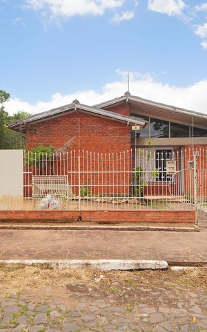 Casa à venda com 250m², 4 quartos e 3 vagasFachada