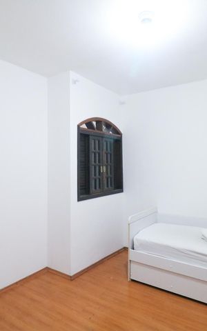Casa à venda com 180m², 3 quartos e 3 vagas Casa à venda com 180m², 3 quartos e 3 vagasQuarto 1