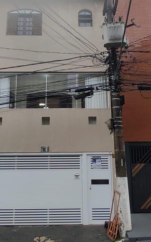 Casa à venda com 180m², 3 quartos e 3 vagas Casa à venda com 180m², 3 quartos e 3 vagasFachada