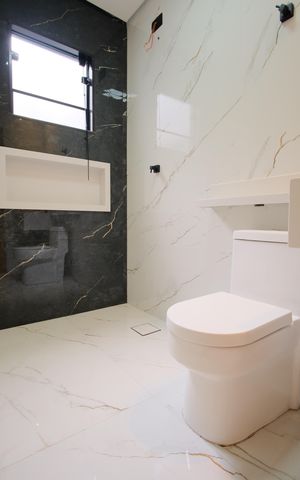 Casa à venda com 160m², 3 quartos e 3 vagasBanheiro da Suíte 2