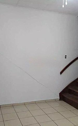 Casa à venda com 100m², 2 quartos e 1 vaga Casa à venda com 100m², 2 quartos e 1 vagaSala