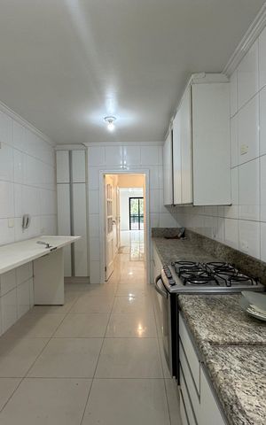 Apartamento à venda com 144m², 3 quartos e 2 vagas Apartamento à venda com 144m², 3 quartos e 2 vagasCozinha