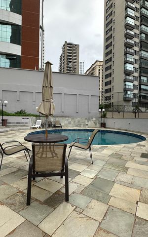 Apartamento à venda com 144m², 3 quartos e 2 vagas Apartamento à venda com 144m², 3 quartos e 2 vagasÁrea comum - Piscina