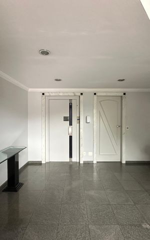 Apartamento à venda com 144m², 3 quartos e 2 vagas Apartamento à venda com 144m², 3 quartos e 2 vagasHall de entrada