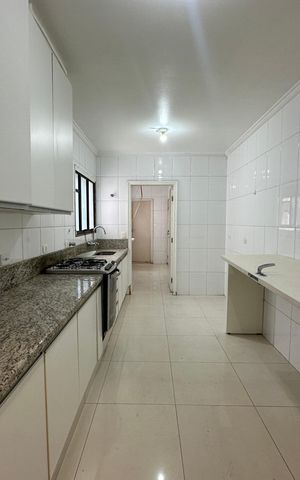 Apartamento à venda com 144m², 3 quartos e 2 vagas Apartamento à venda com 144m², 3 quartos e 2 vagasCozinha