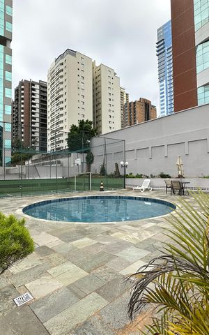 Apartamento à venda com 144m², 3 quartos e 2 vagas Apartamento à venda com 144m², 3 quartos e 2 vagasÁrea comum - Piscina