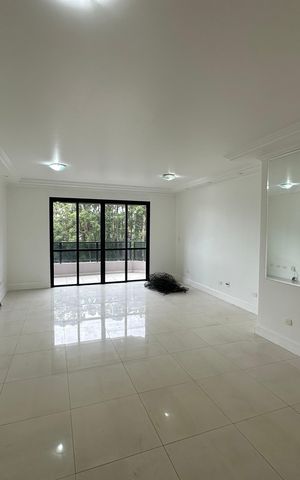 Apartamento à venda com 144m², 3 quartos e 2 vagas Apartamento à venda com 144m², 3 quartos e 2 vagasSala