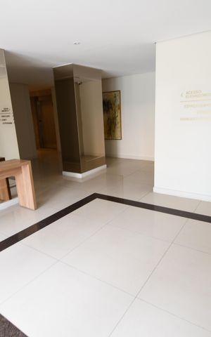 Apartamento à venda com 76m², 2 quartos e 2 vagasHall social