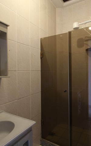 Casa de condomínio à venda com 57m², 2 quartos e 2 vagasBanheiro Social