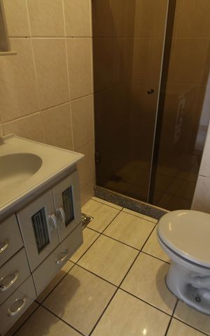 Casa de condomínio à venda com 57m², 2 quartos e 2 vagasBanheiro Social
