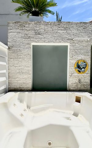 Apartamento à venda com 100m², 2 quartos e sem vaga Apartamento à venda com 100m², 2 quartos e sem vagaHidromassagem