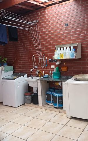 Casa à venda com 167m², 4 quartos e 2 vagas