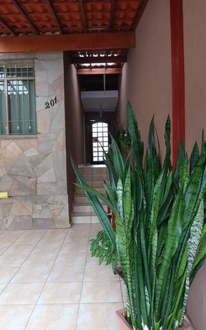Casa à venda com 167m², 4 quartos e 2 vagas