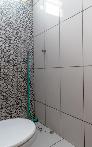 Casa à venda com 55m², 2 quartos e sem vaga Casa à venda com 55m², 2 quartos e sem vagaBanheiro