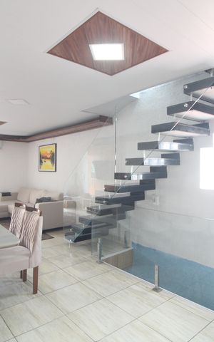 Casa à venda com 300m², 3 quartos e 2 vagasSala