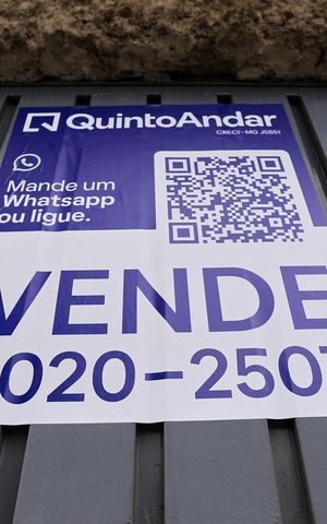 Casa à venda com 400m², 7 quartos e 4 vagas Casa à venda com 400m², 7 quartos e 4 vagasPlaquinha