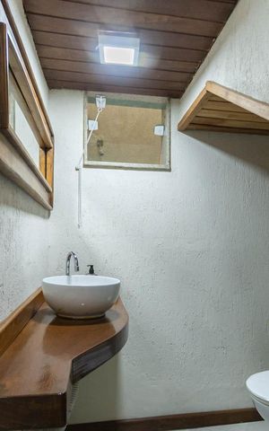 Casa à venda com 220m², 3 quartos e 2 vagasLavabo