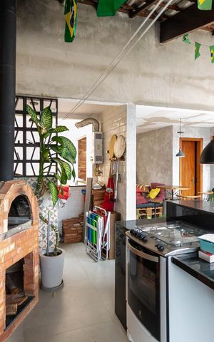 Casa à venda com 220m², 3 quartos e 2 vagasCobertura
