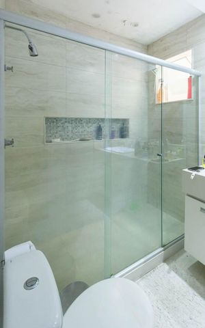 Casa à venda com 220m², 3 quartos e 2 vagasBanheiro Suíte 2