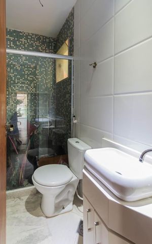 Casa à venda com 220m², 3 quartos e 2 vagasBanheiro Suíte 3