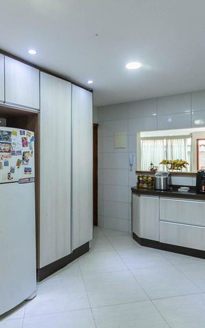 Casa à venda com 220m², 3 quartos e 2 vagasCozinha