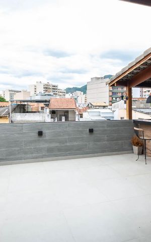 Casa à venda com 220m², 3 quartos e 2 vagasCobertura