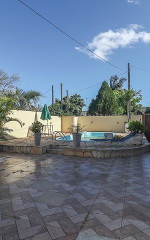 Casa à venda com 300m², 3 quartos e 2 vagasPiscina