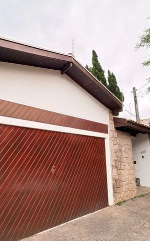 Casa para alugar com 420m², 5 quartos e 4 vagasFachada
